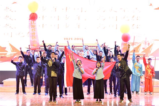 用诗歌吟诵时代的辉煌——高中综合素质培养系列活动