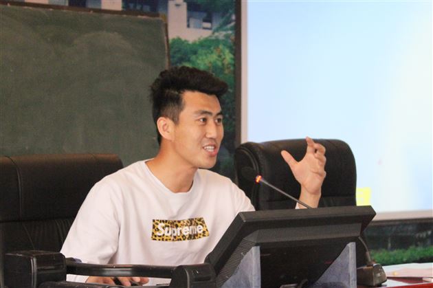 王树理老师受邀在双流区初三思想品德教研活动中作专题讲座