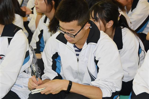 青年励志引领奋进——棠外成功举办2018五四庆典·棠外修身大讲堂·青年励志讲坛