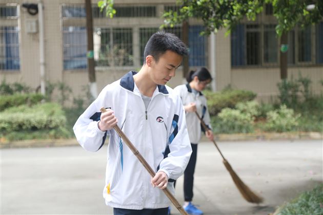高2016级学生参加校内综合实践活动——高中部开展学生综合素质培养系列活动