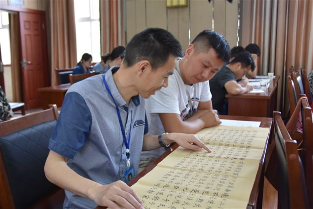 走进书籍——向着明亮那一方——记棠外附小教师发展中心活动