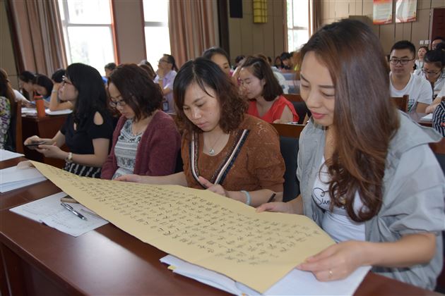 走进书籍——向着明亮那一方——记棠外附小教师发展中心活动