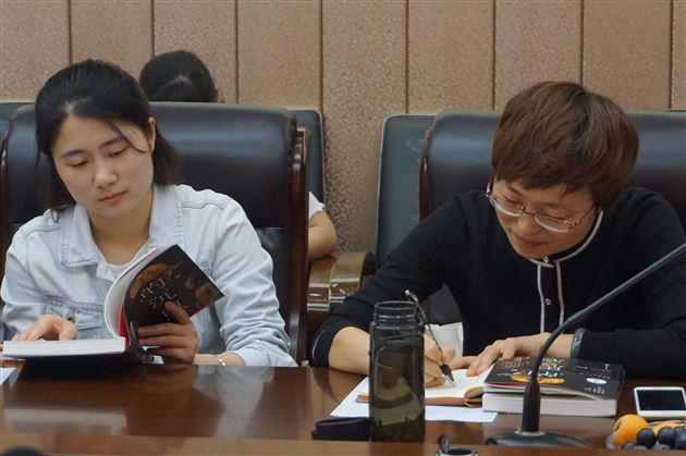 读书之乐何处寻数点梅花天地心——高中教师“共享阅读会”读书沙龙活动圆满举行