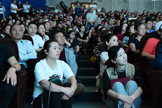 未雨绸缪只待来年花开——记棠外初2016级开放式家长会