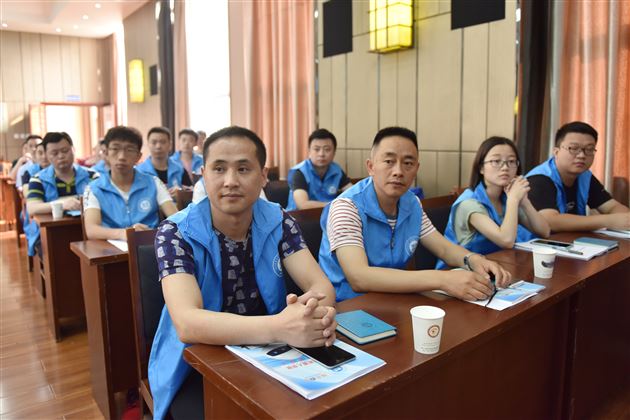 四川省青少年机器人竞赛裁判员资格认证暨首届城市青少年机器人联谊赛赛事培训在棠外举行