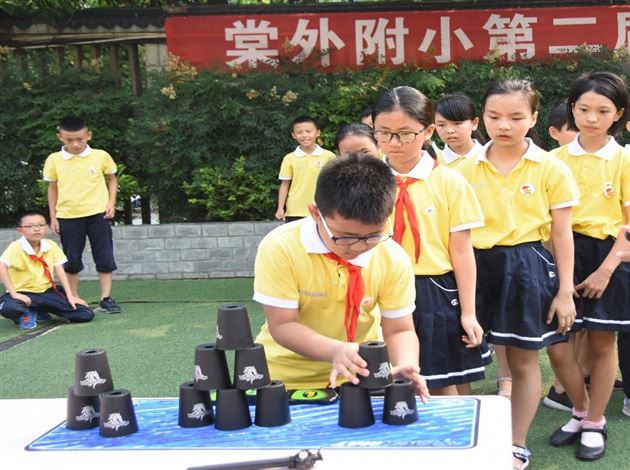 速度与激情——记棠外附小科技节系列活动飞叠杯比赛