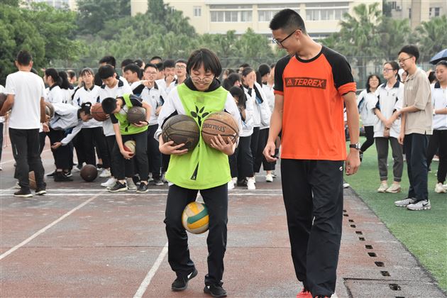 奋斗不止运动不息——记棠外初三趣味运动会