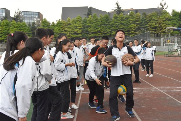 奋斗不止运动不息——记棠外初三趣味运动会