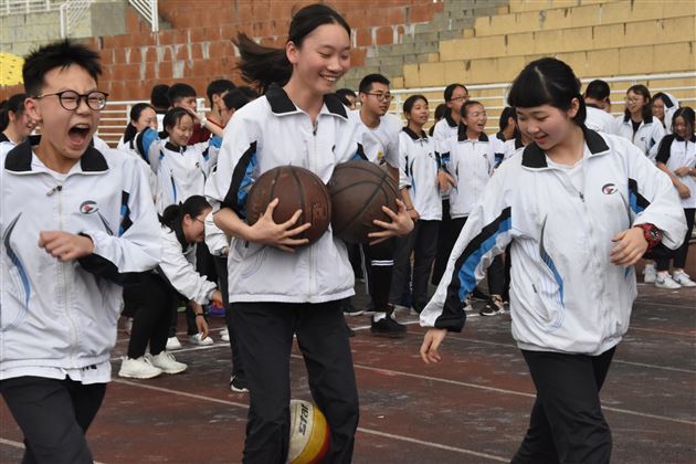 奋斗不止运动不息——记棠外初三趣味运动会