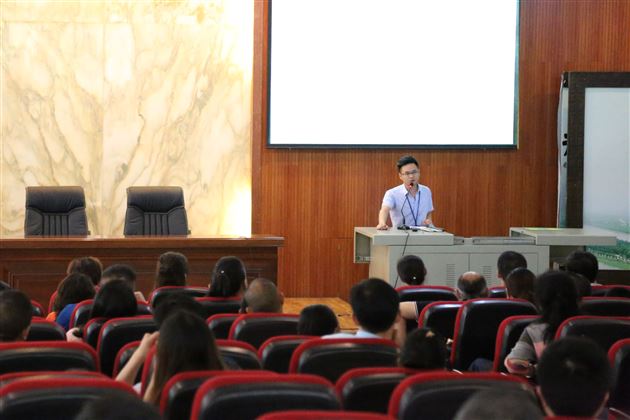 高中部召开“高考自主招生考试政策解读及筹备路径”讲座——记棠外拓展延伸班家长讲座