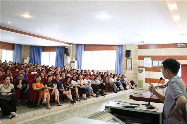 高中部召开“高考自主招生考试政策解读及筹备路径”讲座——记棠外拓展延伸班家长讲座