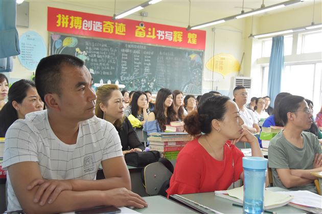 家校共育助梦远航——记初一年级家长开放日