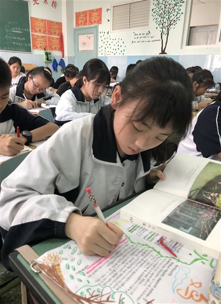 绘五彩小报展美丽心灵——记棠外“5.25心理健康节”系列活动（三）