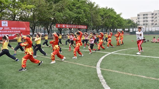 英格兰U19国家青年足球队到棠外交流访问