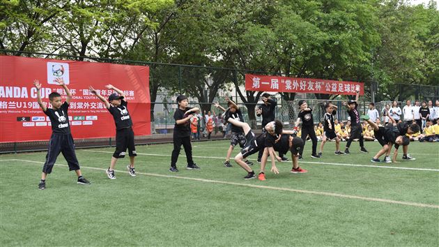 英格兰U19国家青年足球队到棠外交流访问