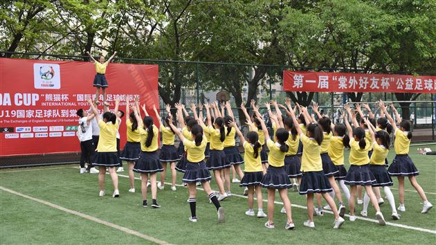 英格兰U19国家青年足球队到棠外交流访问