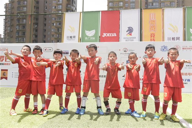 棠外实验幼儿园完美亮相成都市幼儿足球嘉年华活动