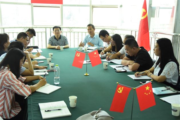 把握课堂教学领悟教学衔接——记棠外初高中政治组联合教研活动暨西华师范大学政治与行政学院交流活动