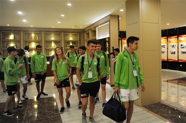 阿根廷足球代表团到棠外交流访问