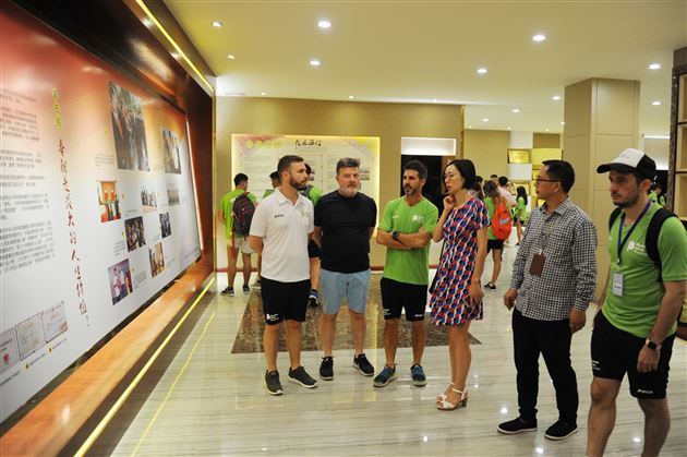 阿根廷足球代表团到棠外交流访问