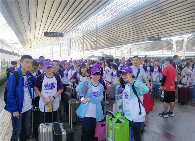 一路笙歌日月饯行——棠外高2018级学子顺利踏上北京研学之路