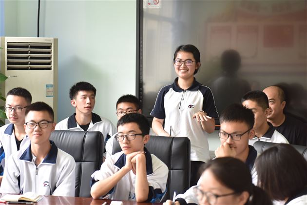 资深学霸支招，共话高三备考——王浸伊、钟宇辰与棠外高2016级学生进行学习经验交流