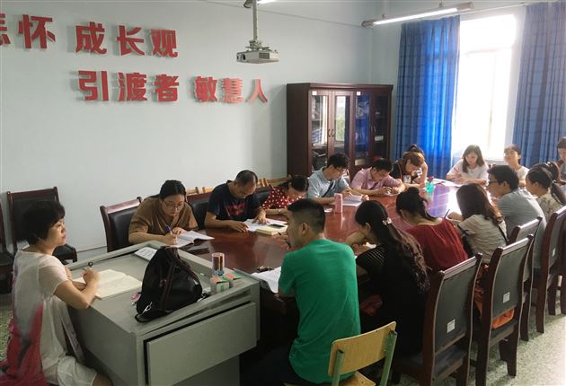 棠外青年教师峗柯伊为孙晓晖工作室学员上修身班会示范课