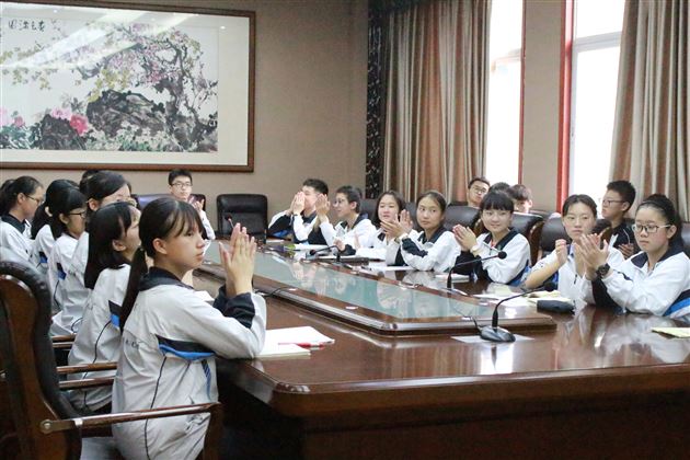 服务同学，成长自我——记棠外高2018级延伸拓展班年级自主管理委员总结暨表彰大会