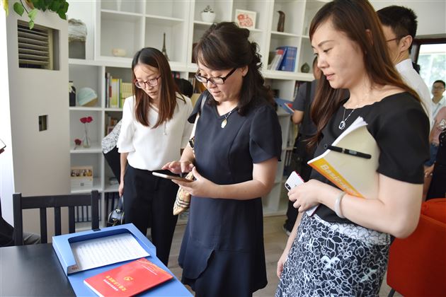 成都武侯区教育党建考察团莅临棠外参观交流党建工作