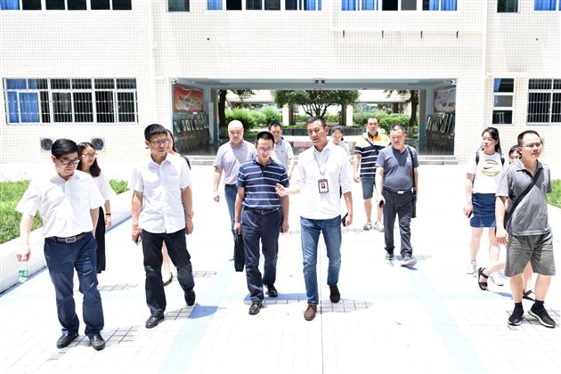 成都武侯区教育党建考察团莅临棠外参观交流党建工作