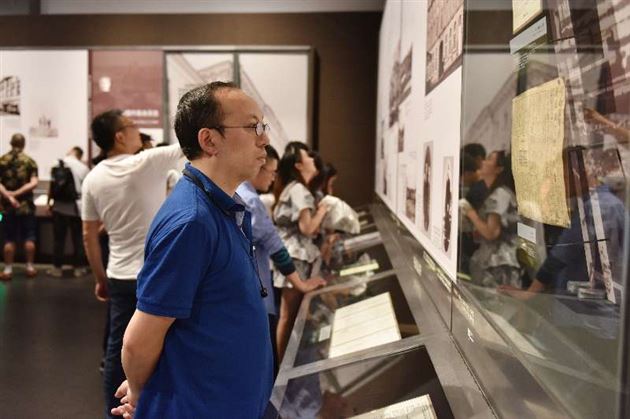 重温红色记忆不忘初心 肩扛党员使命立德树人——中共成都棠湖外国语学校第四党支部开展“以党建促工建带团建”活动