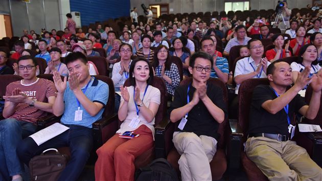 第四届全国中学语文批判性思维教学现场会暨“中学生批判性思维培养与思辨读写教学实践研究”课题年会在棠外隆重召开