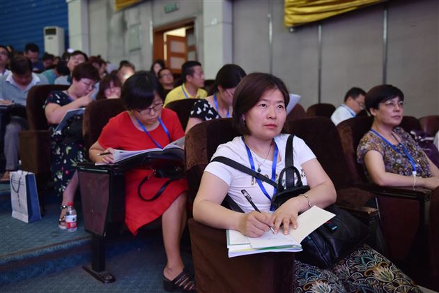 第四届全国中学语文批判性思维教学现场会暨“中学生批判性思维培养与思辨读写教学实践研究”课题年会在棠外隆重召开