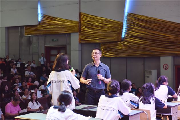 第四届全国中学语文批判性思维教学现场会暨“中学生批判性思维培养与思辨读写教学实践研究”课题年会在棠外隆重召开