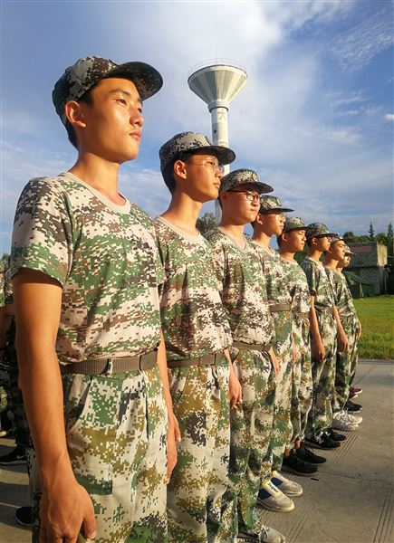 炼钢淬火，百折不挠，争当优秀训练标兵——记棠外高2018级新生军训