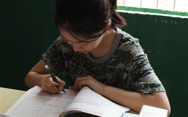 炼钢淬火，百折不挠，争当优秀训练标兵——记棠外高2018级新生军训