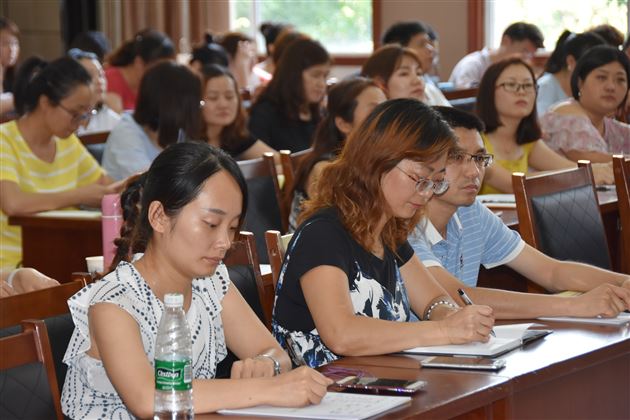 创新课堂教学提高课堂效益——记棠外附小暑期师培活动