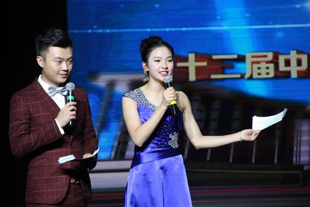 中国第十二届中国校园影视节颁奖晚会——我校主持人周伊