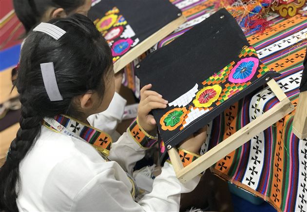 我校学生《沐阳》、《轻舞》两幅烙画作品喜获2018年四川省第九届中小学生艺术展演活动一等奖