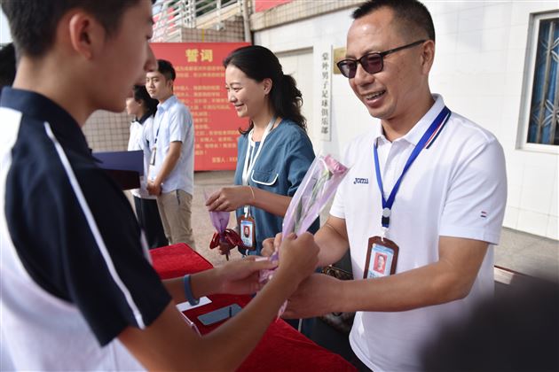 加油，向未来——棠外初中部隆重举行新学年开学典礼暨教师节庆祝表彰大会