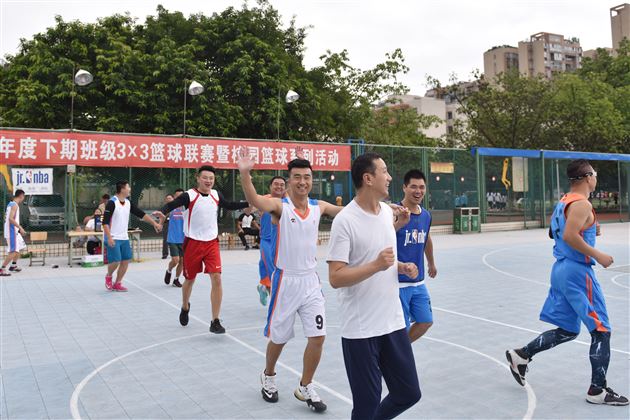 以最动感的步伐诠释我们的节日