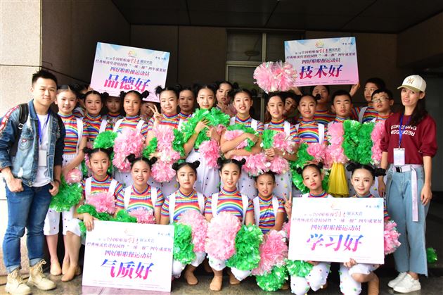 棠外啦啦操队受邀参加第二届全国啦啦操创意展示大会