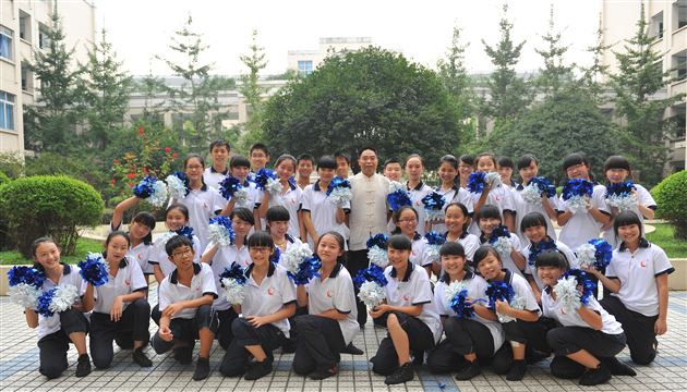 打造“六心”服务队伍，向学生、家长提供最优质的教育