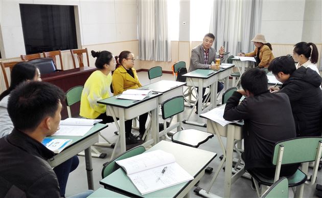 棠外初中数学教师杨伟受双流区教育局邀请到巴塘送教