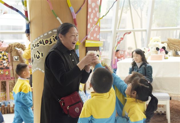 萌娃敬老有新意祖辈爱娃欢乐多——棠外实验幼儿园开展2018重阳节系列活动