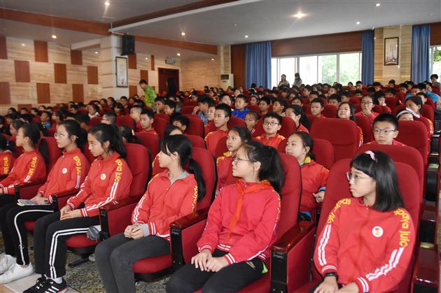 拜水都江堰问道青城山——记棠外附小六年级家长义工课堂