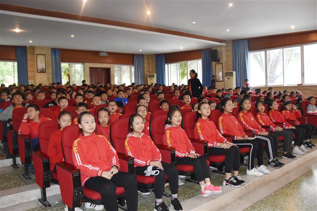 拜水都江堰问道青城山——记棠外附小六年级家长义工课堂