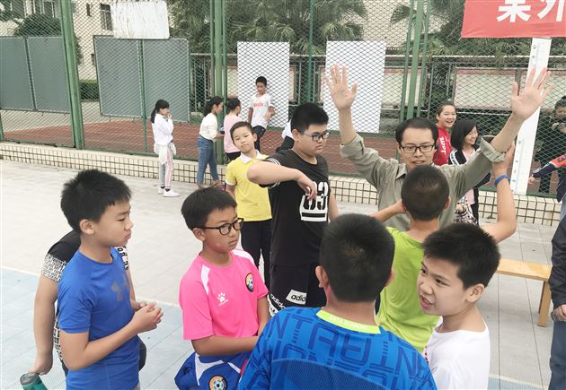 “比赛”与“教学”齐飞“精彩”共“成长”一色——记棠外附小2018年秋季五六年级班级篮球比赛