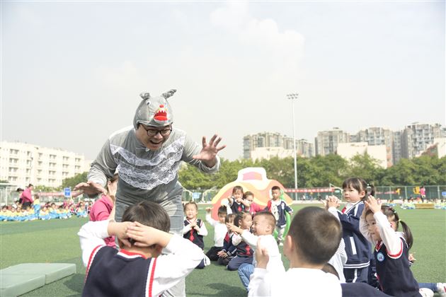 活力一家亲一起跑出“趣”——棠外实验幼儿园“快乐棠宝伴爱飞翔”趣跑活动