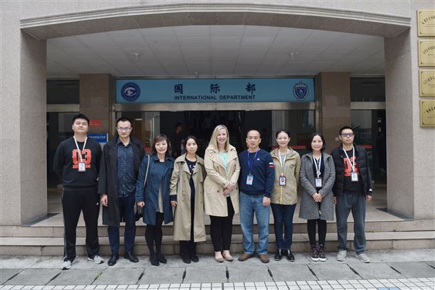 美国剑桥基督学校高中来我校交流访问